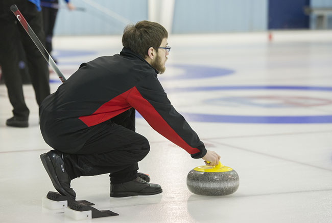 Nine rinks undefeated after Day 1 of the 2015 OUA Curling Championships