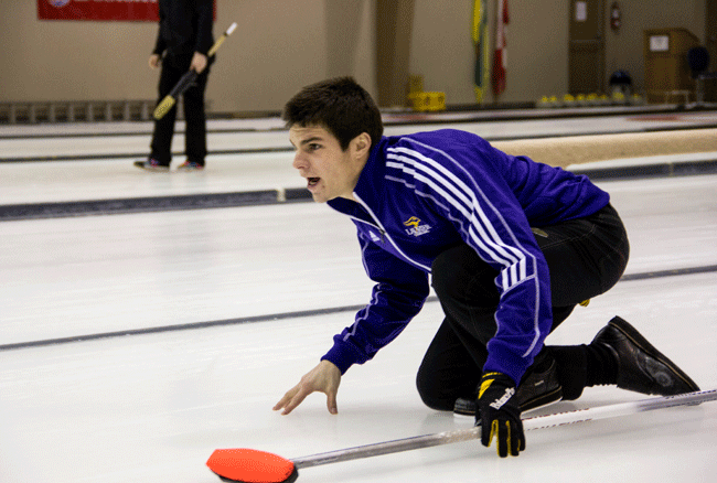 Golden Hawks to host 2015 CIS Curling Championships