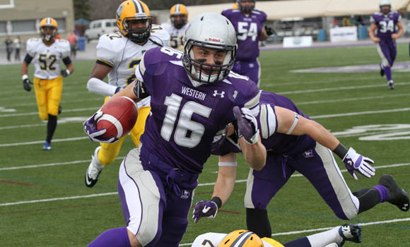 Uren catches four touchdown passes, breaks OUA playoff record in 56-35 quarter-final victory