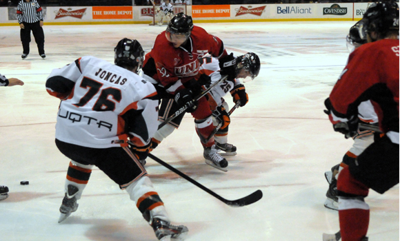 CIS University Cup: Host V-Reds too much for UQTR