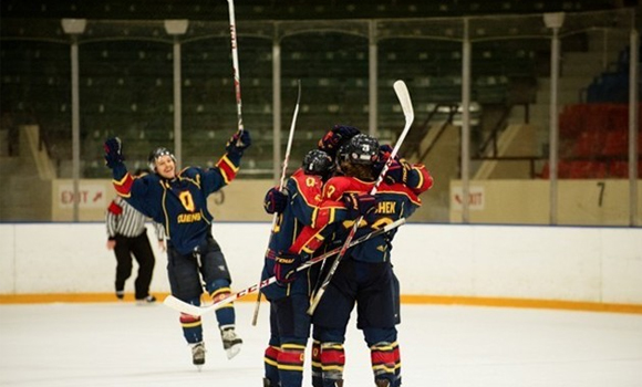 MEN'S HOCKEY ROUNDUP: Gaels sweep No. 7 Lancers