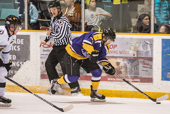 Waterloo edges Laurier at School Day Game