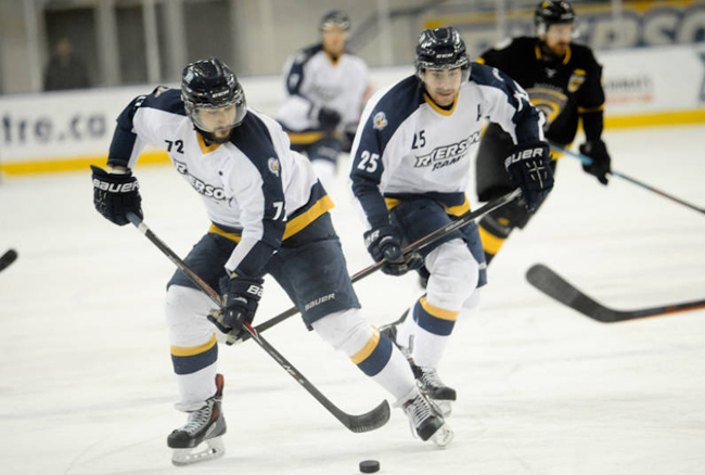 M-HOCKEY ROUNDUP: Warriors surge late to edge Rams 5-4