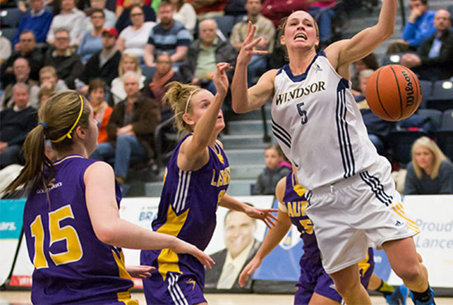 W-BASKETBALL ROUNDUP: Golden Hawks soar through the weekend