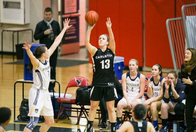 Lindsay powers Ravens to win over Dalhousie