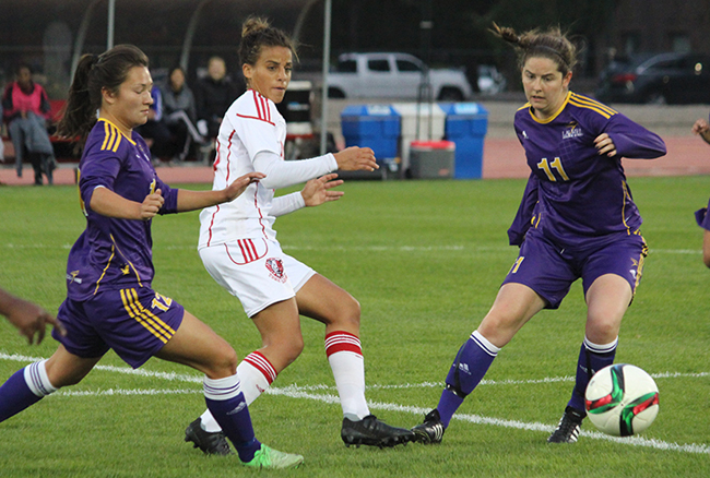 No. 3 Lions take down No. 4 Hawks in battle of nationally ranked teams